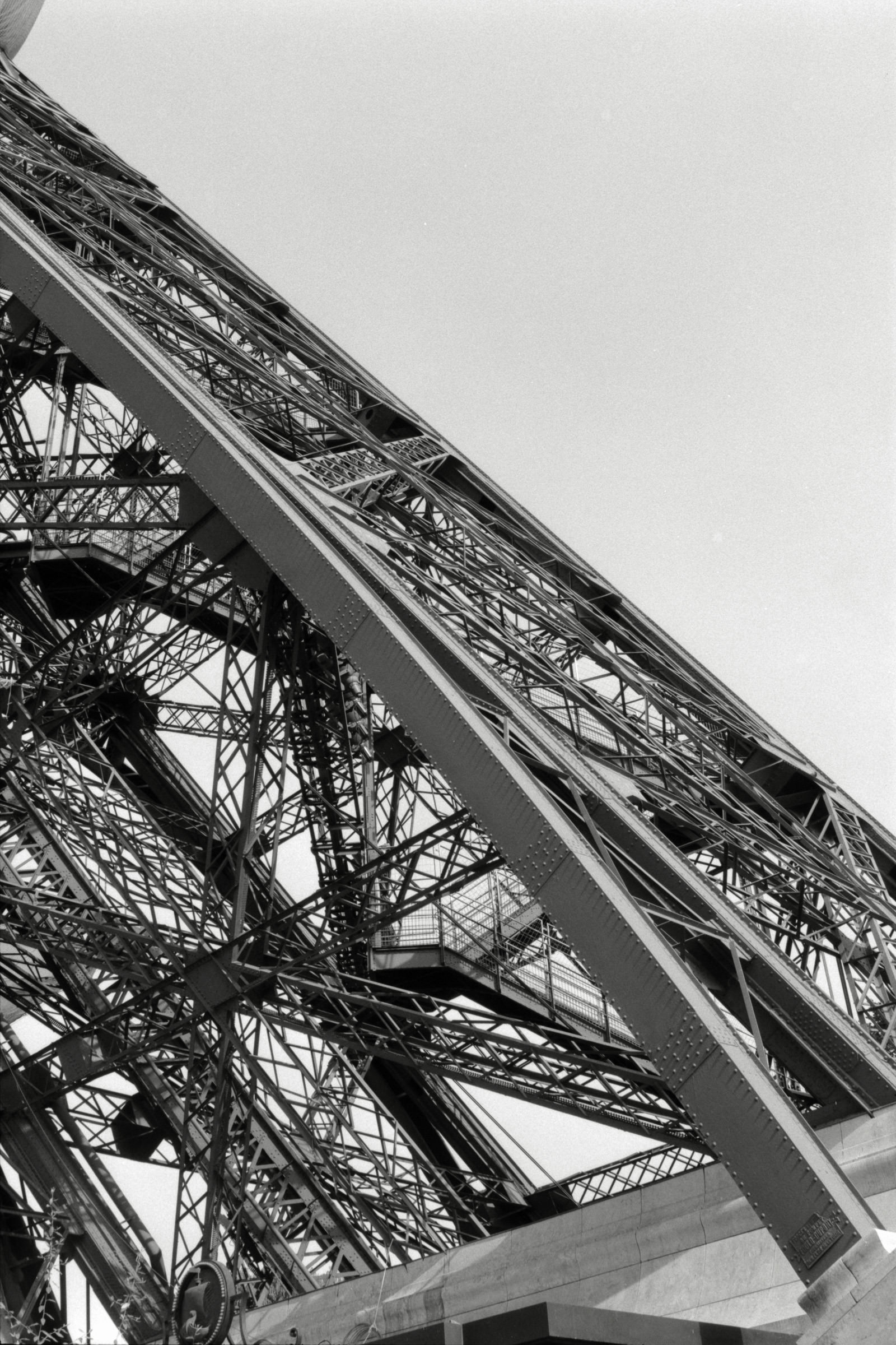 AHP F1990 09 003 sc250506 img04 NLP